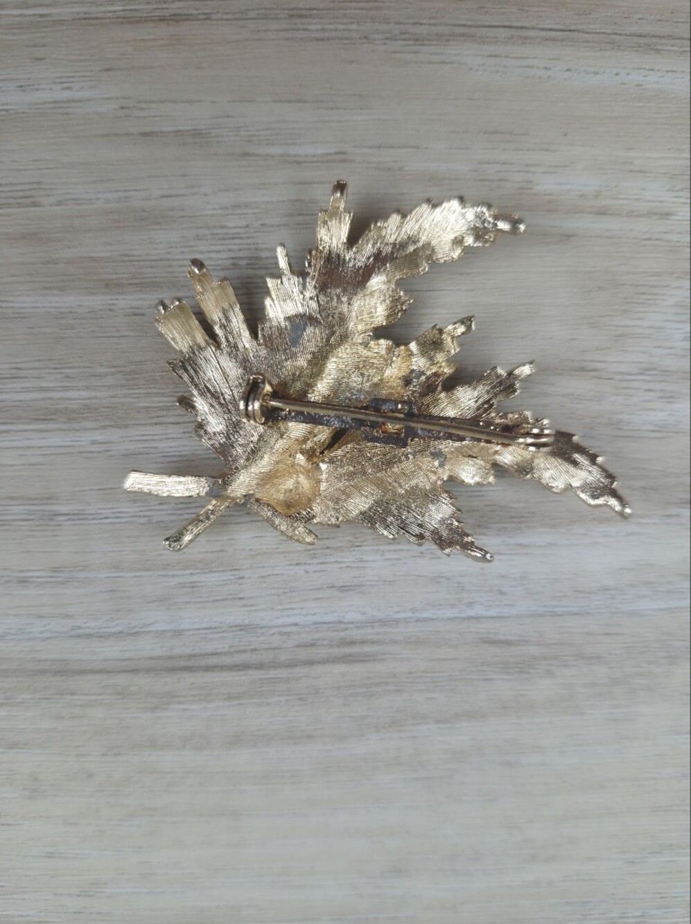Vintage Gold Leaf Brooch Pin Textured Mid Century Statement Costume Jewelry - Picture 2 of 3